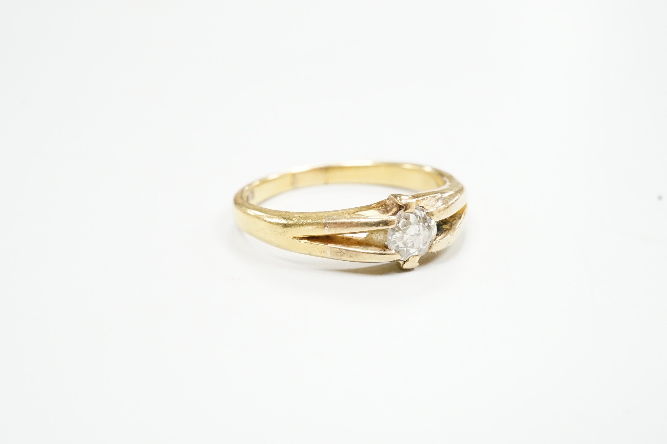 An 18ct gold and claw set solitaire diamond ring, size O, gross weight 3.9 grams.